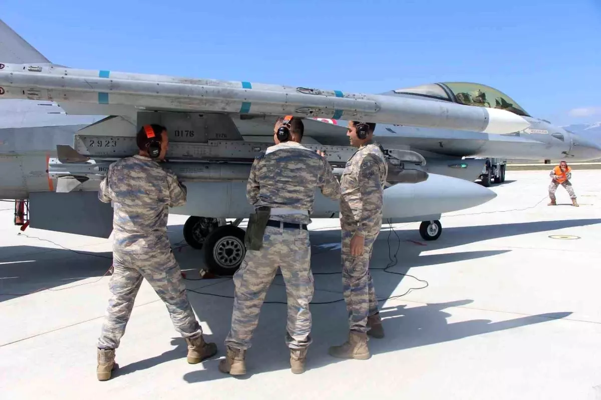 f-16larin-15-dakikada-misyona-hazirlanmasi-zfHpmb2s.jpg