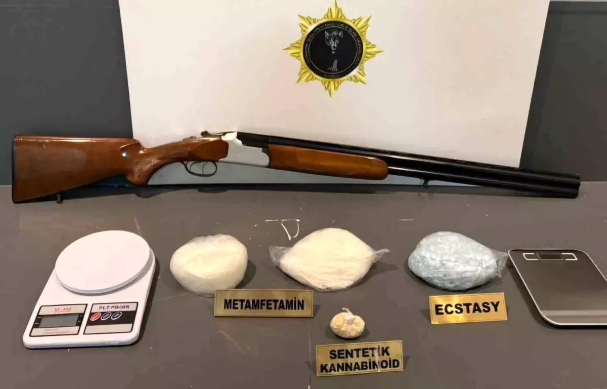 samsunda-uyusturucu-ve-silah-operasyonu-4-gozalti-g14qCmST.jpg