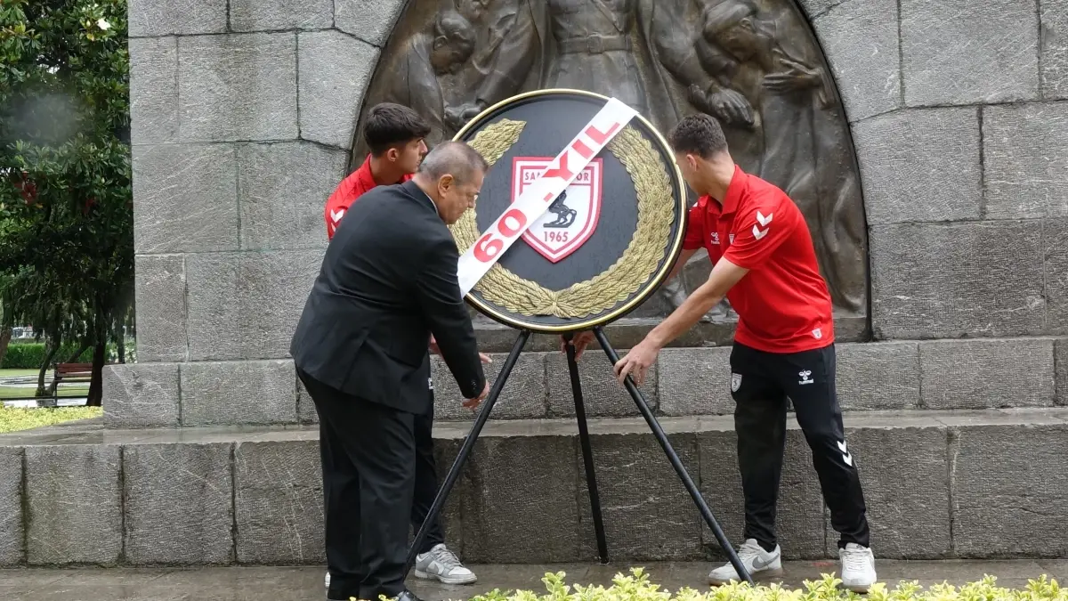 samsunspor-60-kurulus-yilini-ataturk-anitinda-kutladi-H5XiMnx2.jpg