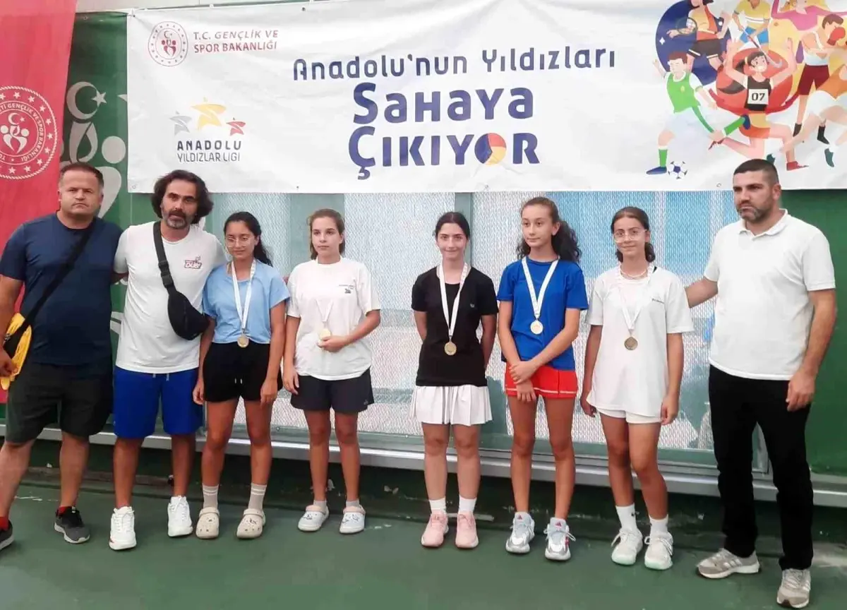 duzceli-atletler-analig-tenis-karsilasmalarinda-10-altin-madalya-kazandi-IjI9SsVB.jpg