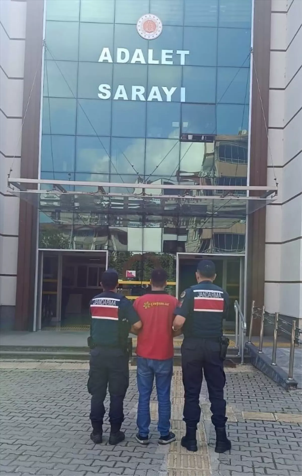hakkinda-15-yil-mahpus-cezasi-olan-hukumlu-samsunda-yakalandi-a2GiQaqO.jpg