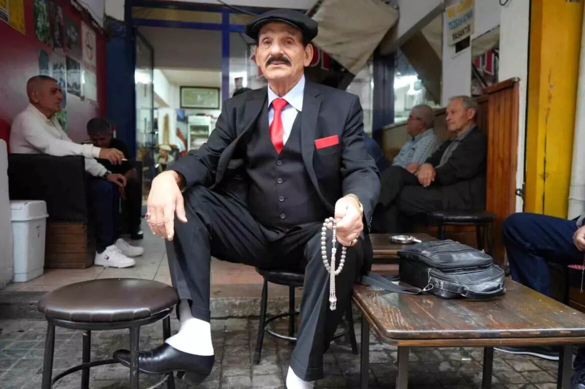 samsunda-50-yildir-kl-sik-giysileriyle-dikkat-ceken-yakup-korkmaz-QQ4uHcf1.jpg